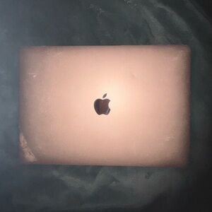 Apple MacBook Air 13” – Gold – Working / Factory Reset (Occasional Screen Issue)